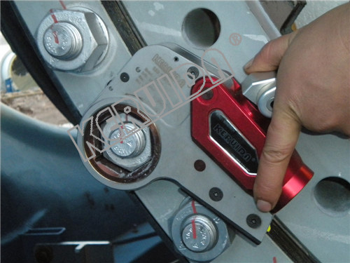 新疆風(fēng)力發(fā)電設(shè)備安裝現(xiàn)場圖-科瑞達液壓扳手.jpg 新疆風(fēng)力發(fā)電設(shè)備安裝現(xiàn)場圖-科瑞達液壓扳手.jpg